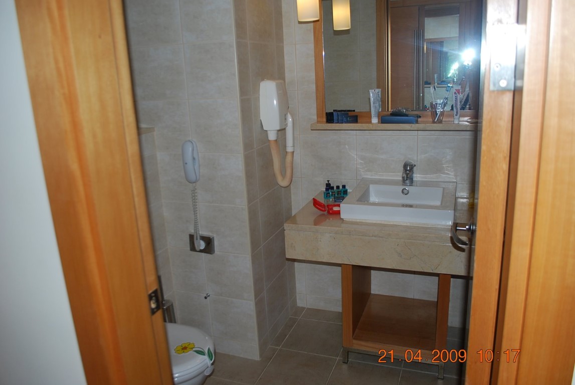 imagini hotel TITANIC LARA